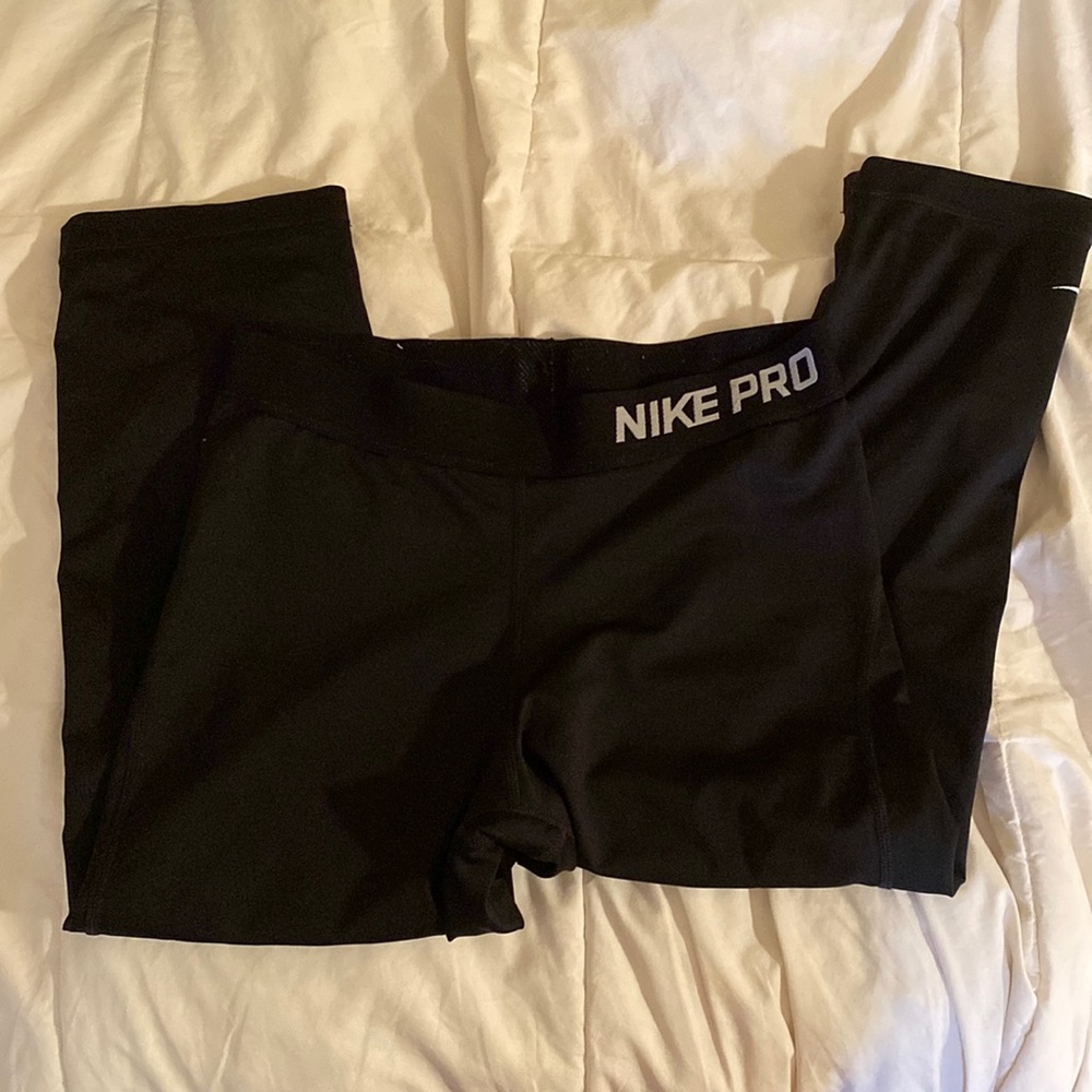 Nike Pro Capris- M